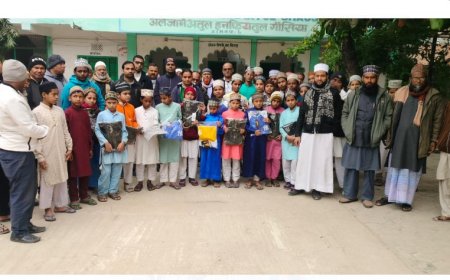 कठ्याङ्ग्रिदो चिसोमा न्यायो बाँड्दै क्लोथ बैंक