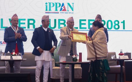 नेपालमा फलामखानी र मल कारखाना खुल्दैछ : प्रधानमन्त्री केपी वली