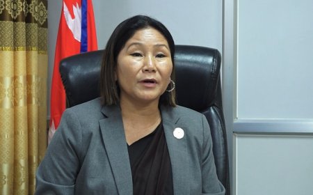 उपसभामुख रानालाई हटाउन हस्ताक्षर गर्दै एमाले - कांग्रेस सांसद्