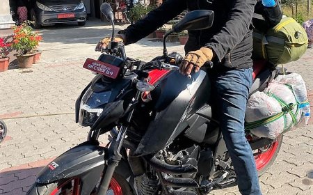 खुशी बाट्दै यावाज -दुर्गम विद्यालयहरूमा ( तस्बिर सहित )