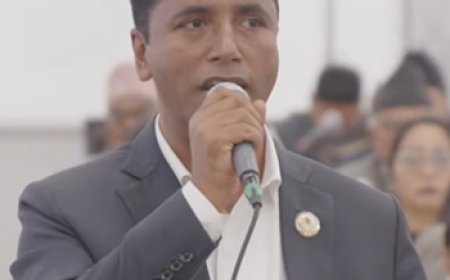 सरकारलाई संविधान पढ्न नेकपा सांसद् दुलालको सुझाव