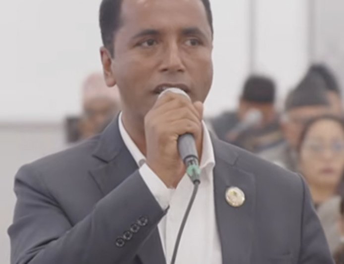 सरकारलाई संविधान पढ्न नेकपा सांसद् दुलालको सुझाव