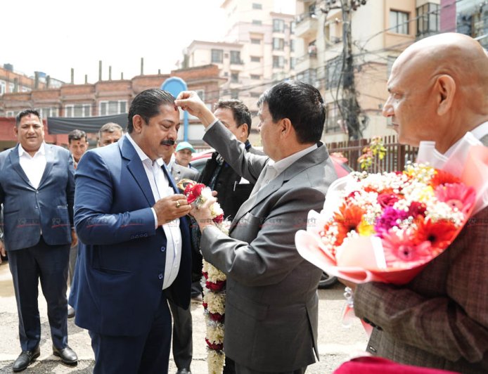 महासंघको कार्यभार सम्हाल्दै अध्यक्ष श्रेष्ठले भने, 'निजी क्षेत्रको मनोबल बढाउन सरकारसँग केही संवाद भइसकेको छ'
