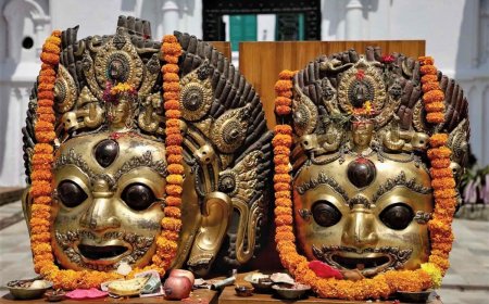 ३० वर्षपछि स्वदेश फर्किए दोलखाका आकाश भैरवका अमूल्य मुकुण्डो