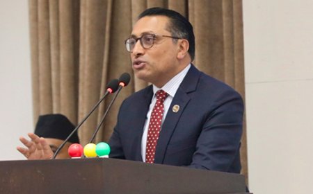नेपालमा पेट्रोलियम पदार्थको मूल्य घट्न अझ केही समय लाग्छ : अर्थमन्त्री वाग्ले