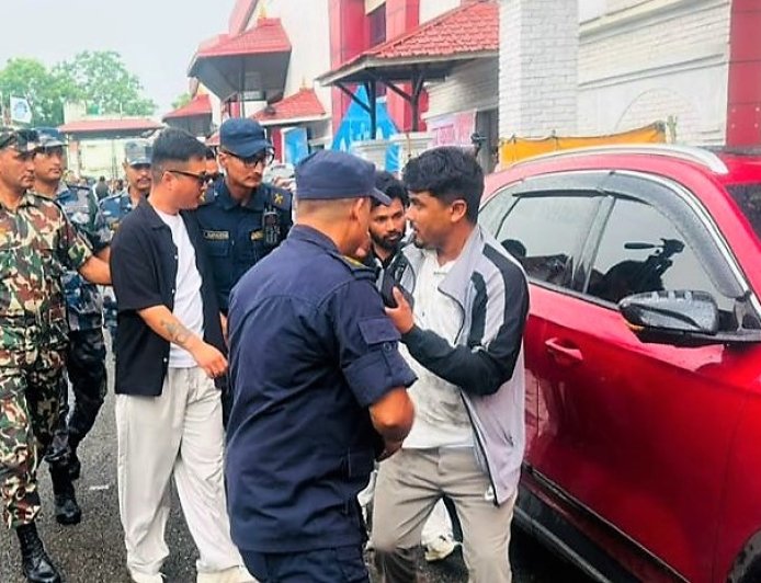 गृहमन्त्रीले खाएको अम्लेटमा माछाको काँडा भेटियो, कर्मचारी पक्राउ गरिएको हल्ला असत्य