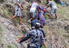 तस्बिरमा: कर्णाली नदीमा खसेको बसको खोजी जारी, एक जनाको शव फेला