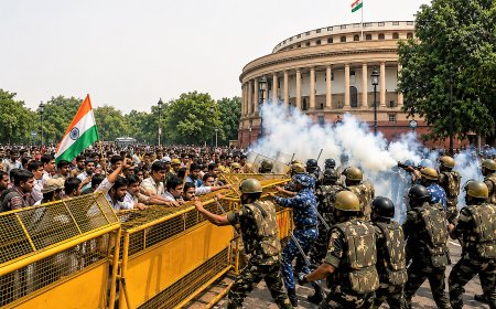 नयाँ दिल्लीमा ‘चलो संसद’ मार्च: प्रदर्शनकारी र प्रहरीबीच झडप, सुरक्षा व्यवस्था कडा
