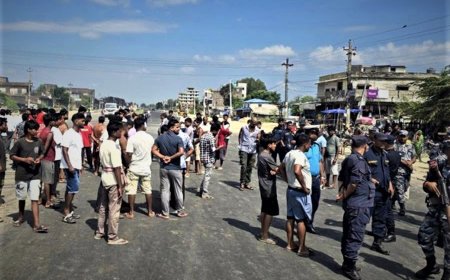 प्रधानमन्त्रीको राजीनामाको माग गर्दै नाराबाजी