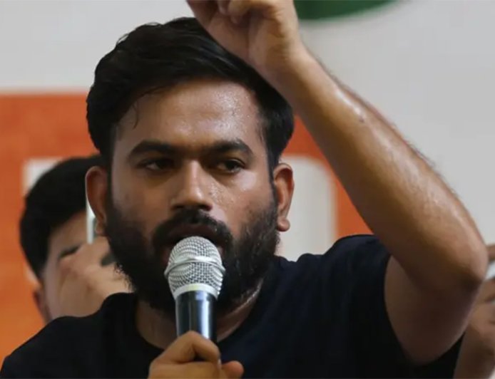 २१ दिनदेखि अनशनरत वाङचुकलाई प्रहरीले अस्पताल लगेपछि कक्रोच पार्टीका संस्थापक अभिजीत दीपके अनिश्चितकालीन अनशनमा