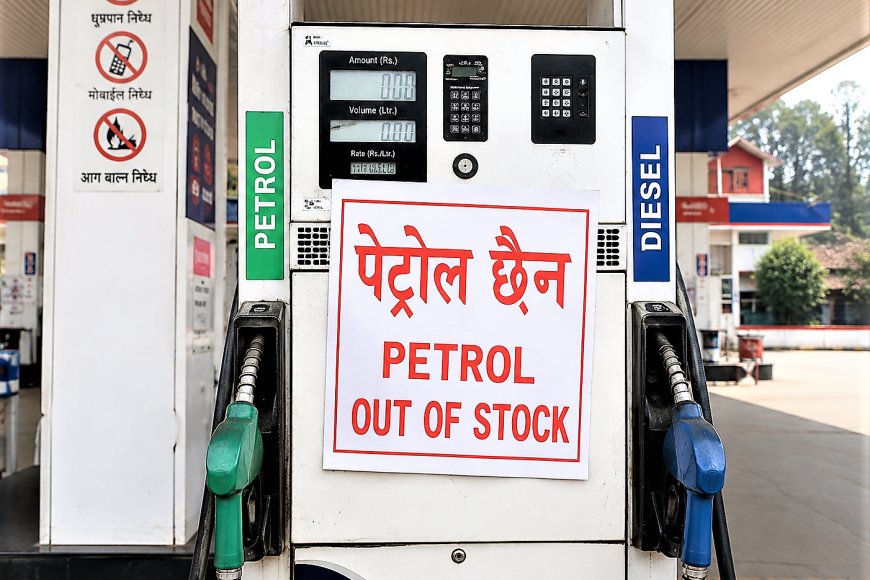 इन्धनको मूल्य घटेपछि निजी पेट्रोल पम्प बन्द, सुरक्षा निकायका पम्पमा लामो लाइन