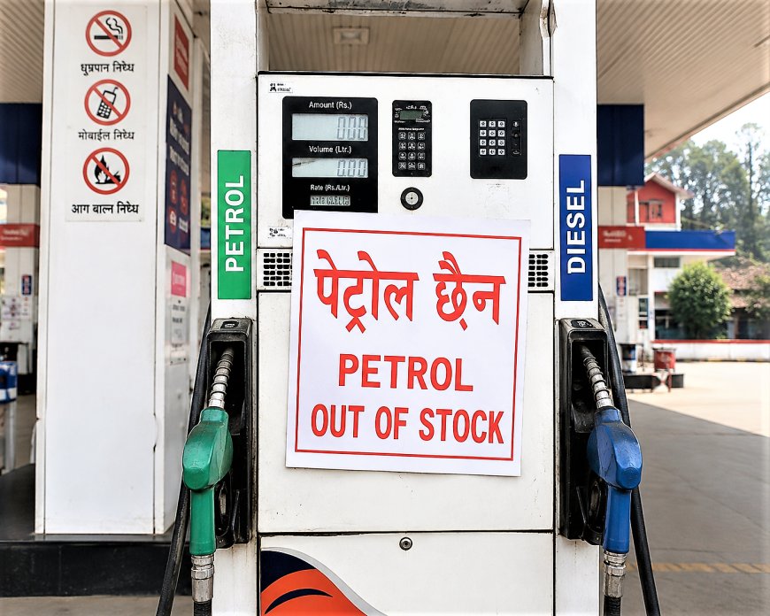 इन्धनको मूल्य घटेपछि निजी पेट्रोल पम्प बन्द, सुरक्षा निकायका पम्पमा लामो लाइन