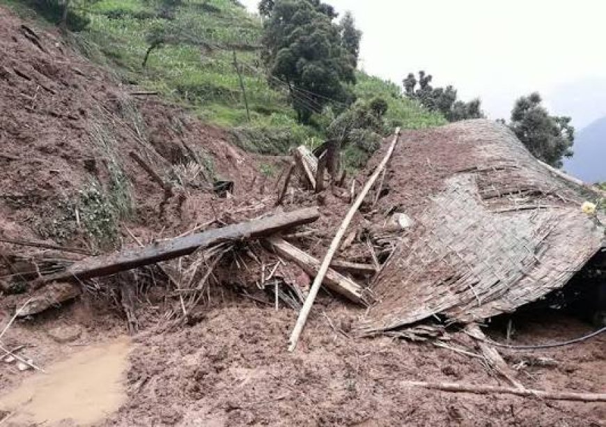 सुतिरहेको बेला पहिरो खस्दा आमाको मृत्यु, छोरी र नातिनी घाइते