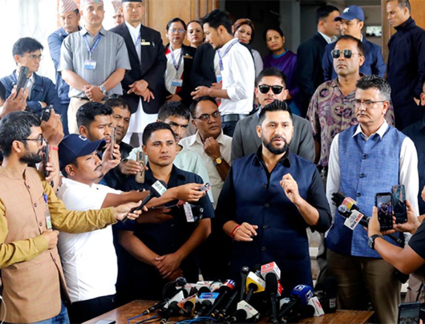 सर्वदलीय बैठकमा प्रधानमन्त्री र गृहमन्त्री आएनन् भन्ने प्रश्नमा सभापति लामिछानेले भने : वहाँहरुले आफ्नो काम गरिरहनु भएकै छ