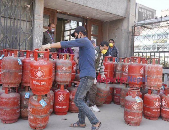 ग्यासको आपूर्ति सहज बन्दै छ, अनावश्यक सिलिण्डर सञ्चय नगरौँ : आयल निगम