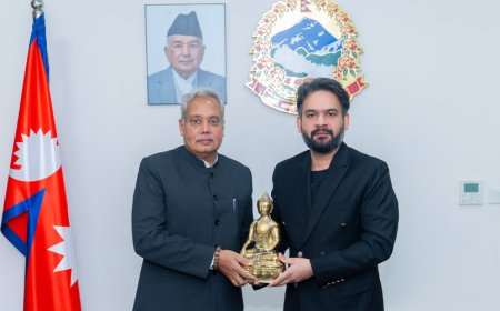 स्वदेश फर्कन लागेका भारतीय राजदूतसँग प्रधानमन्त्रीको बिदाइ भेट