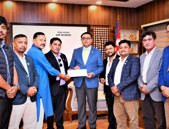 महासंघद्वारा प्रधानमन्त्री दैवी प्रकोप उद्धार कोषमा ४० लाख सहयोग