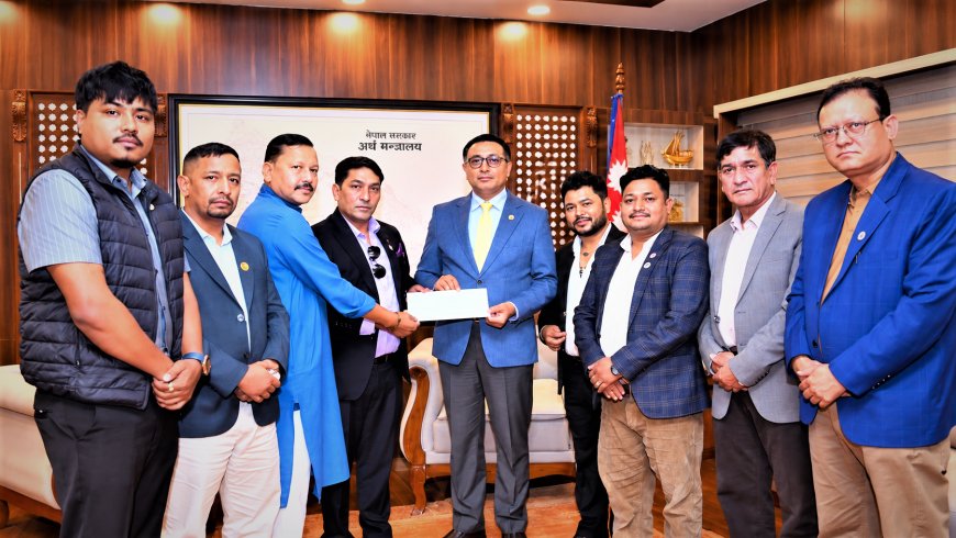 महासंघद्वारा प्रधानमन्त्री दैवी प्रकोप उद्धार कोषमा ४० लाख सहयोग