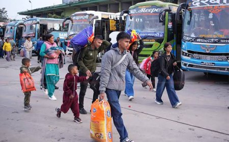 दशैँ मनाउन काठमाडौं छोड्‌नेको लर्को, दुई दिनमा बाहिरिए एक लाख यात्रु